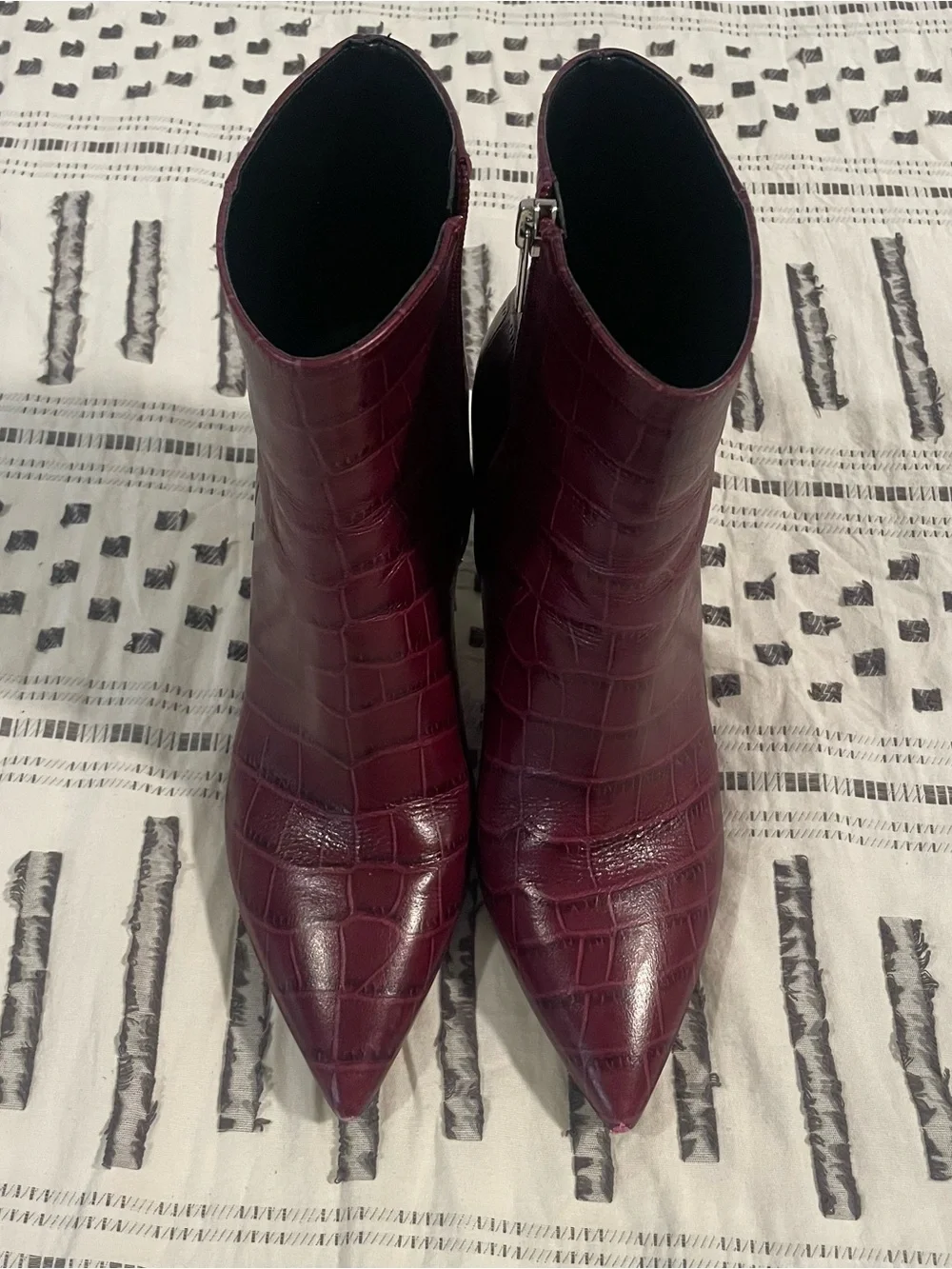 Marc Fisher LTD Daith Croc Embossed Pointed Toe Ankle Boots Burgundy Wine 8.5